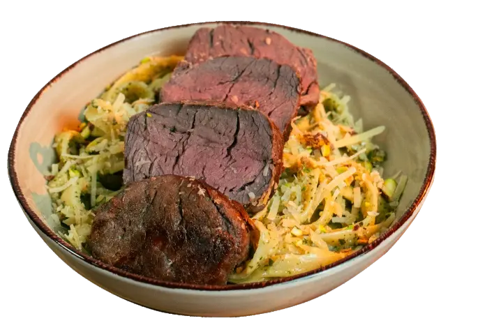 Fettuccine Pesto & Pistacho con Lomo — delivery gourmet Cartagena NÓMADA